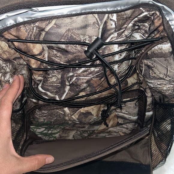 Realtree Camo Backpack - Picture 2 of 6